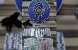İzmir’de gasp şüphelileri polise yakalandı:...