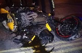 İzmir’de motosiklet refüje çarptı: 2 yaralı