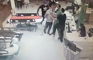 İzmir’de polis ve doktorları darp eden şüpheliler...