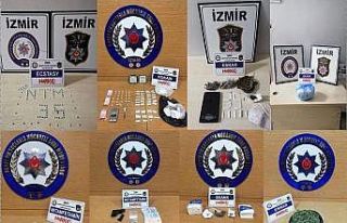 İzmir’de zehir tacirlerine ardı ardına baskınlar:...