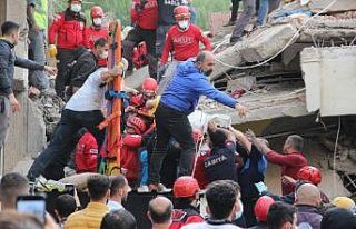 İzmir’deki enkazdan bir kişi daha kurtarıldı