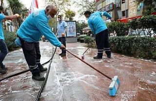 İzmit’te temizlik çalışmaları sürüyor