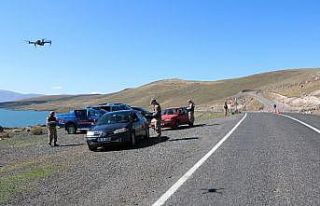 Jandarma ekiplerinden drone ve narkotik köpekle yol...
