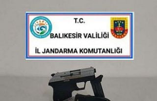 Jandarma silah taşıyan 5 kişiyi gözaltına aldı