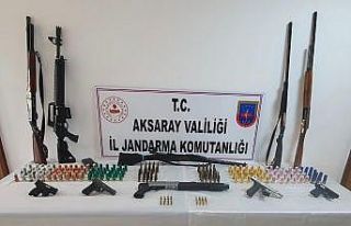 Jandarmanın operasyon yaptığı ev adeta cephanelik...