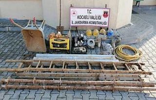 Kaçak define avcıları kazdıkları metrelerce derinlikteki...