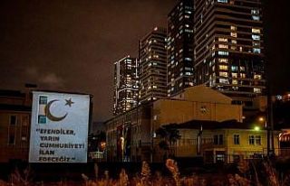 Kadıköy duvarlarında ’Cumhuriyet’ sergisi