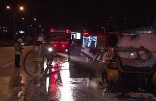 Kadıköy’de ticari taksi alev alev yandı