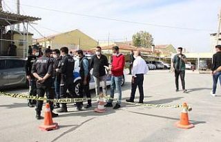 Kadınların kavgasını ayırmak isteyen gardiyan...