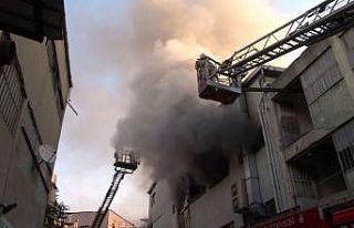 Kağıthane’de 4 katlı iş merkezinde yangın paniği