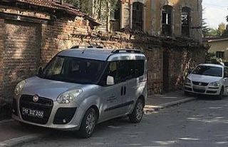 Kaldırımları yayalardan çok araçlar kullanıyor