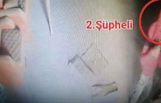 Kameraları görünce yüzlerini kapattılar ama yine...