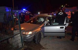 Kamyonet ile otomobil çarpıştı: 5 yaralı