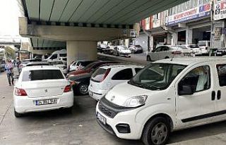 Kapalı otoparklar dolunca köprü ve viyadük altları...