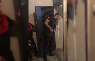 Kapıyı kilitleyip evini yakmak istedi