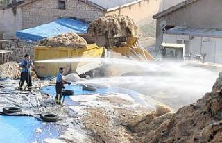 Karaman’da tutuşan kuru otlar saman balyalarına...