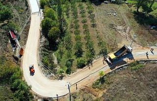 Karamürsel’de 4 köyü birbirine bağlayan yolda...