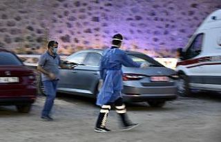 Karantinada olması gerekirken yola çıkınca trafik...