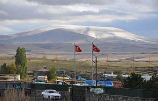Kars’a mevsimin ilk karı düştü