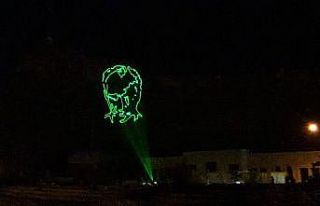 Kars’ta bayrak ve Atatürk temalı lazer gösterisi