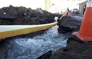 Kars’ta içme suyu şebekesi patladı