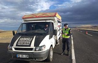 Kars’ta jandarma trafik uygulamaları devam ediyor