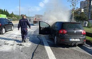 Kartal TEM bağlantı yolunda seyir halindeki otomobil...