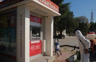 Kartepe belediyesi kamusal alanları dezenfekte ediyor