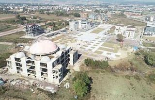 Kartepe kent meydanında çalışmalar sürüyor