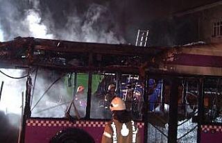 Kavacıkta Özel Halk Otobüsü alev alev yandı