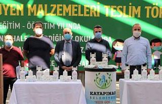 Kayapınar Belediyesi okullara 20 bin adet hijyen...