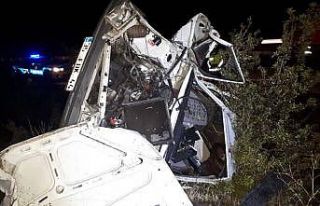 Kayganlaşan yolda kontrolden çıkan otomobil tarlaya...