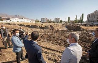 Kaymakam Aslan ipek park alanında incelemelerde bulundu