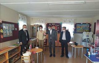 Kaymakam Aydemir’den minik öğrencilere ziyaret
