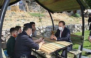 Kaymakam Güven, öğrencilerle EBA canlı yayınına...