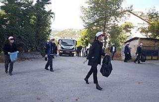 Kaymakam ve Belediye Başkanı çöp topladı