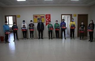Kaymakam Yalçın başarılı sporcuları ödüllendirdi