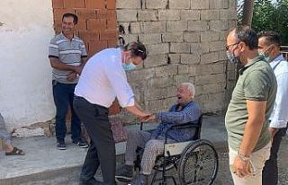 Kaynar, engelli vatandaşları sevindirdi