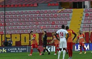 Kayserispor’da ilk kırmızı kart