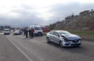 Kazada sıkışan yaralıyı itfaiye kurtardı