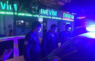 Kazadan kaçmak isteyen gençler maskesizlikten dolayı...