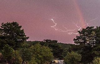 Kazdağları’nda şimşekler ve gökkuşağı görsel...