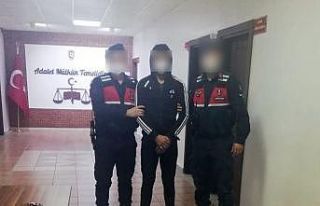 Kendilerini savcı olarak tanıtıp köylüleri dolandıran...