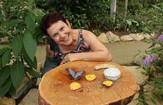 Kendini kelebeklere adadı