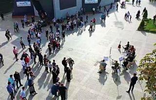 Kent meydanındaki Cumhuriyet konseri önce şaşırttı...