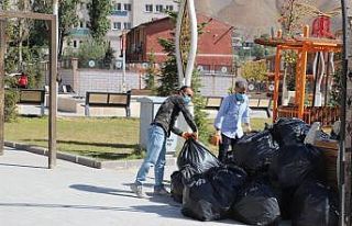 Kent park bilinçsizce kirletiliyor