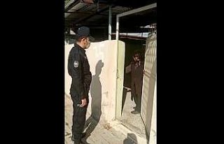 Kimsesiz ninenin kışlık yakacağını polis taşıdı