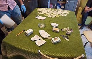 Kiraladıkları evde kumar oynayan 5 kişi yakalandı