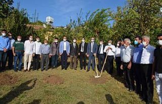 Kırıkhan’da bin 500 nar fidanı dağıtıldı