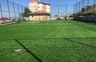 Kırsal mahalleye sentetik çim saha